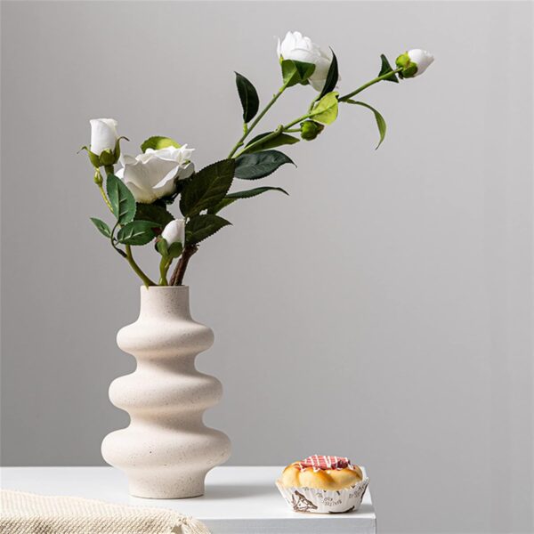 Elegant Nordic ceramic vase centerpiece for dining table decoration