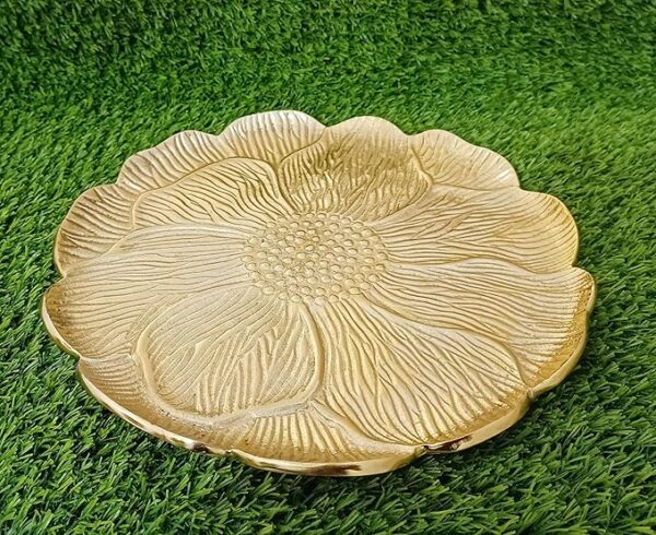 Elegant round aluminum leaf platter with gold-plated finish for serving and decor
