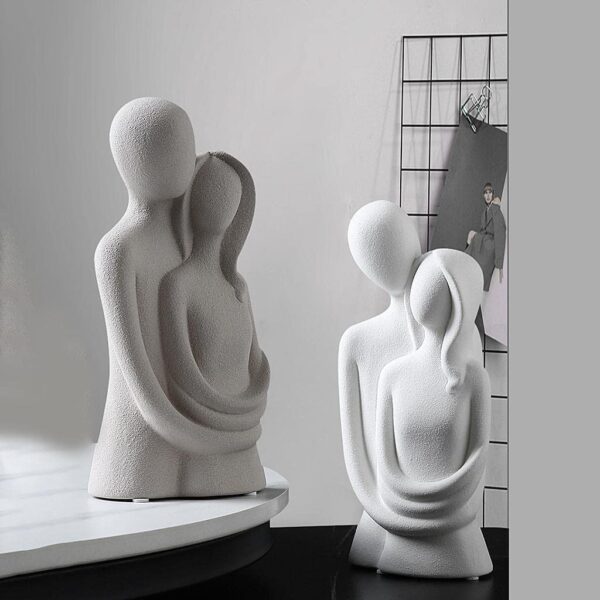 Romantic embrace couple figurine for tabletop decoration