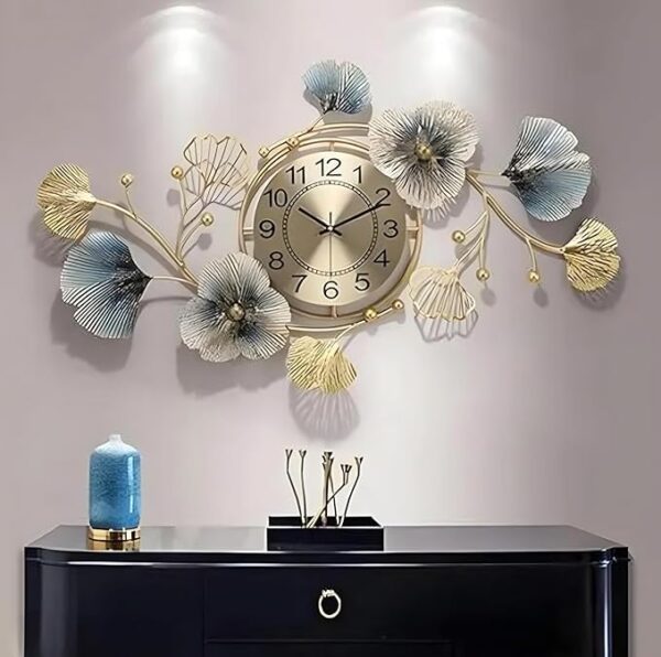 Stylish luxury antique analog silent clock for home décor
