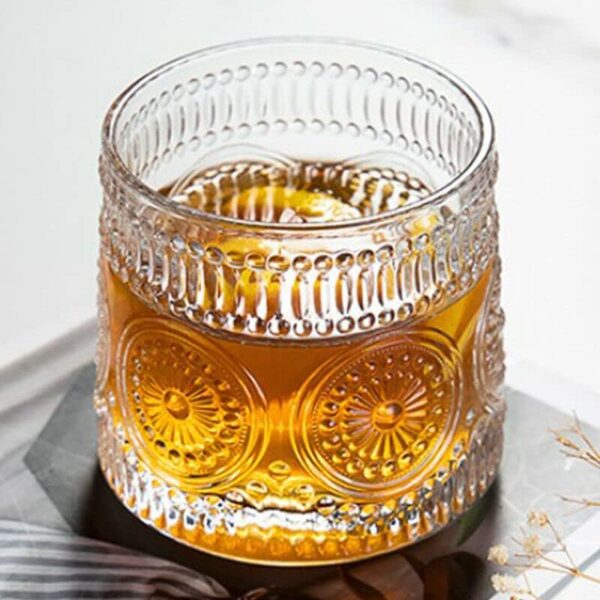 Luxury Dancing Whiskey Glass with Rotating Base for Sophisticated Drinking