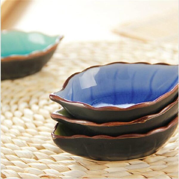 Decorative leaf shaped ceramic sauce bowl