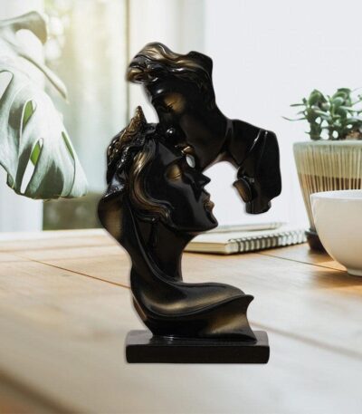 Romance figurine kissing forehead resin sculpture for home décor