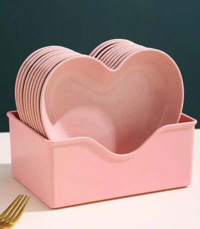 Heart shaped plastic dinner plates for desserts and salads