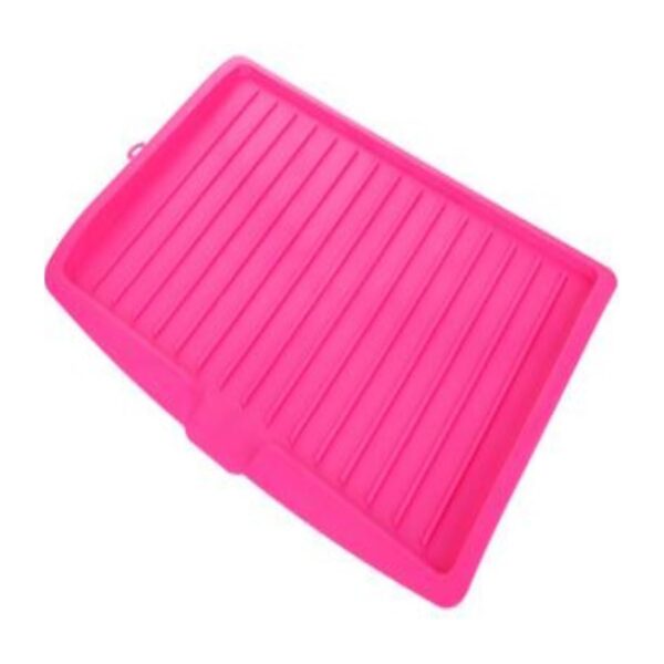 Kitchen sink mat in plastic with sloping design for easy drying