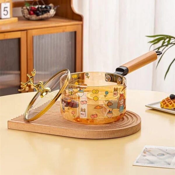 Clear glass casserole dish with lid for family meals