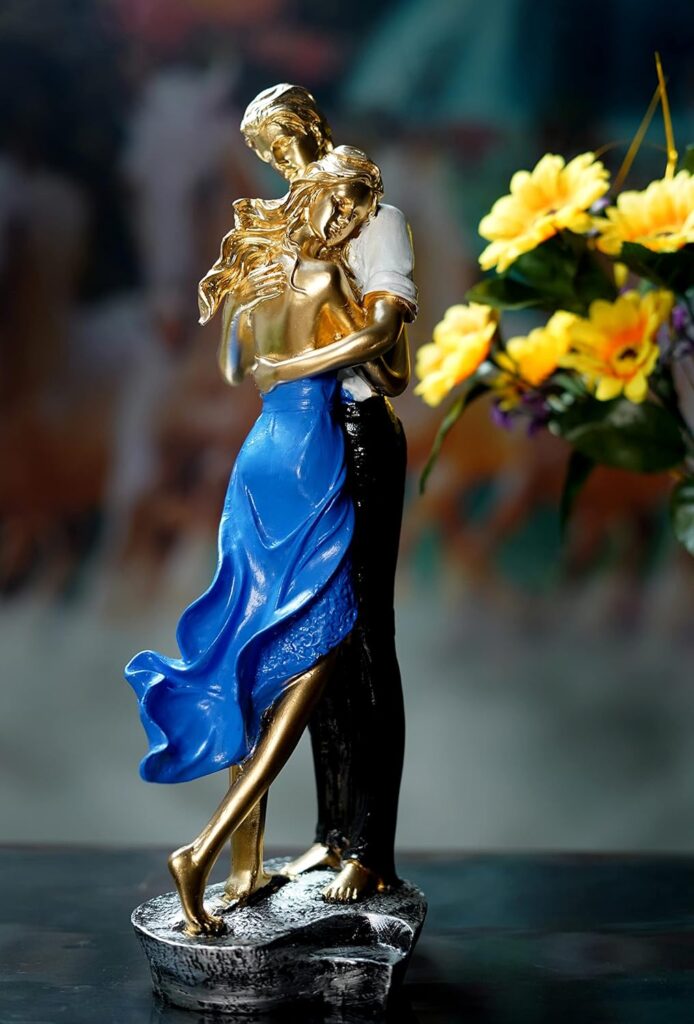 Romantic couple showpiece statue for home décor