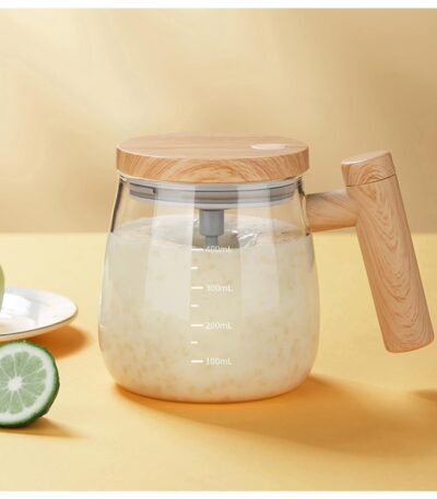 Automatic self-stirring coffee mug with lid for hot drinks