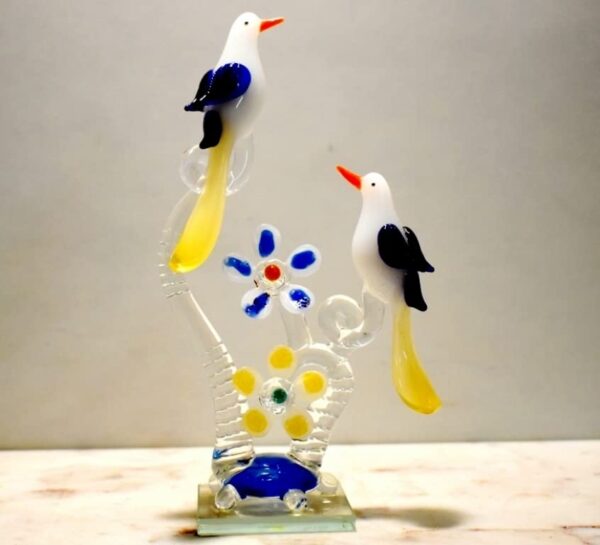 Handcrafted bird pair sculpture made of transparent glass for home decor