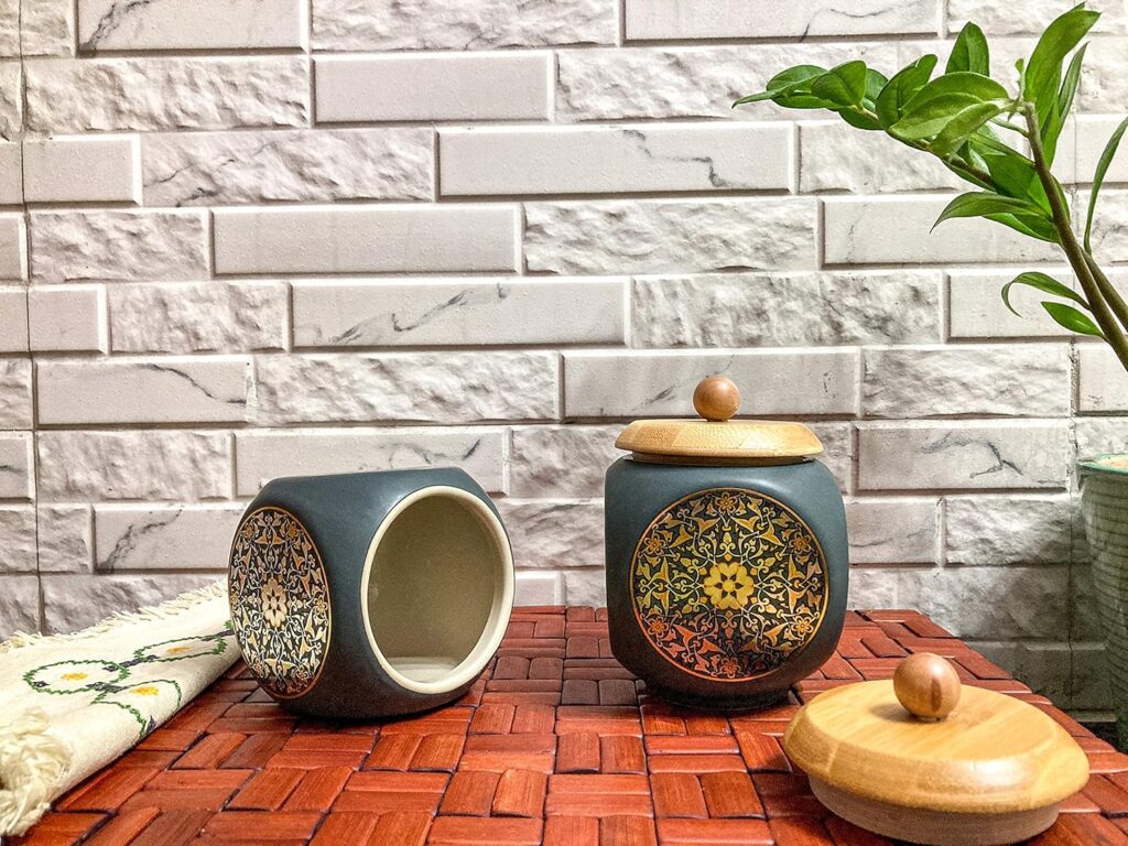 Premium Ceramic Containers With Glossy Finish And Wooden Lid