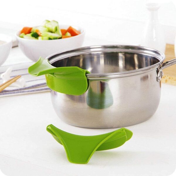 Mess-free silicone kitchen funnel for cooking and serving