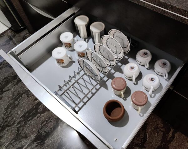 Stainless steel saucer drainer ideal for drying dishes