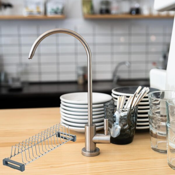 Compact saucer rack for cups and dishes on countertop