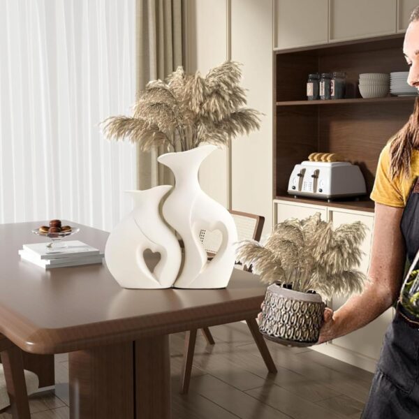 Heart shaped flower vase made of premium ceramic material