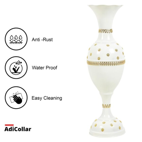 Decorative star-shaped vase for fresh or artificial flowers