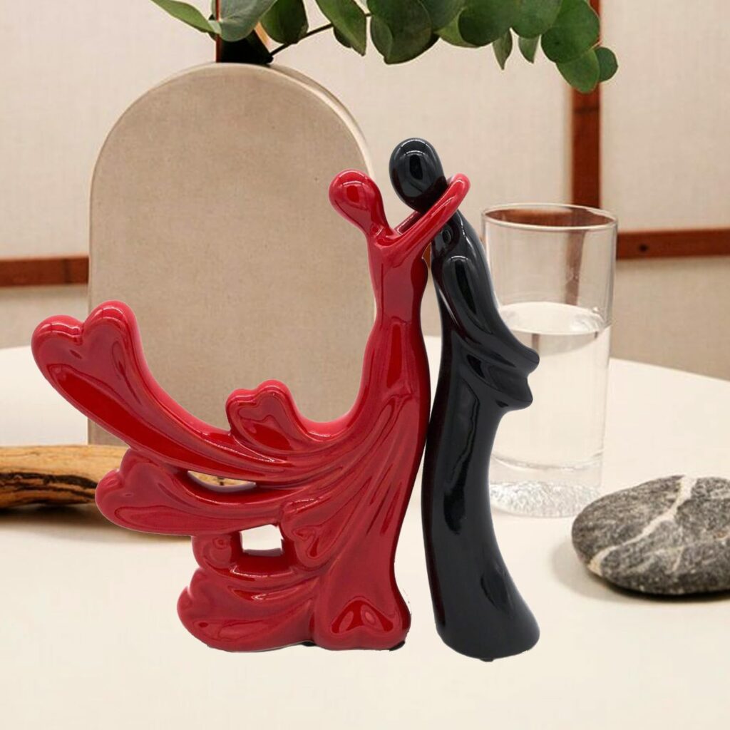 Romantic hugging couple figure sculpture for home décor