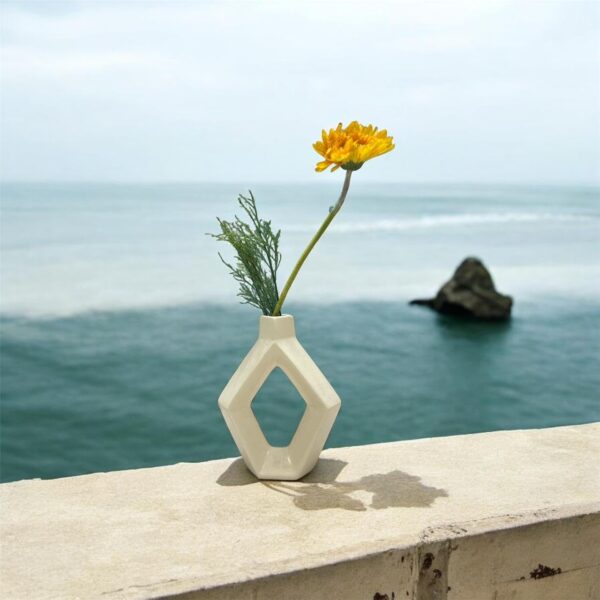 Luxurious geometric ceramic vase centerpiece for tables