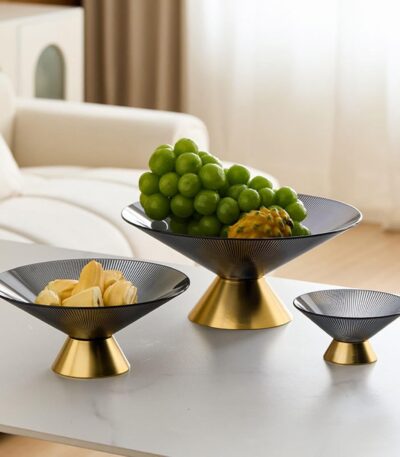 Elegant pedestal fruit bowl for home table display