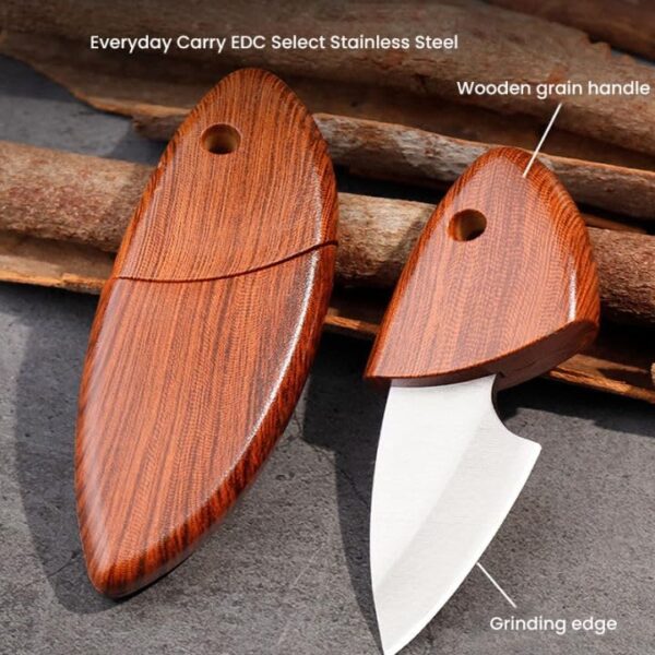 Compact Japanese mini knife with protective cover