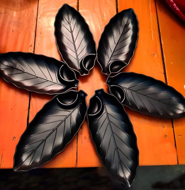 Stylish leaf shape fiber plate for serving snacks and desserts