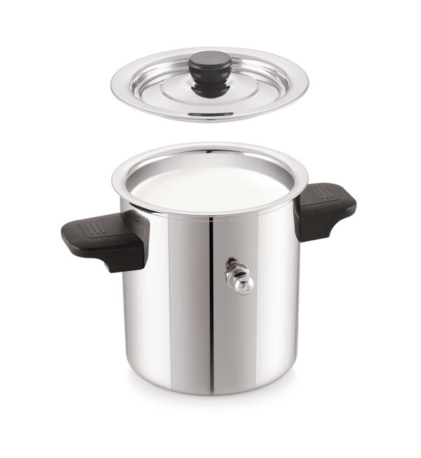High-quality stainless steel milk boiler with heat-resistant handle