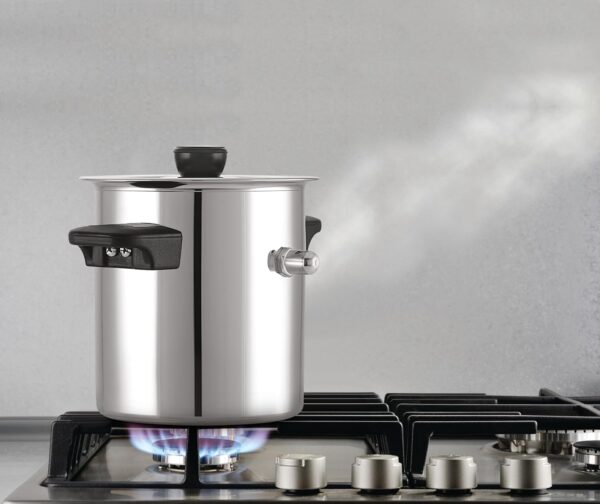Spill-proof stainless steel milk cooker for boiling milk safely