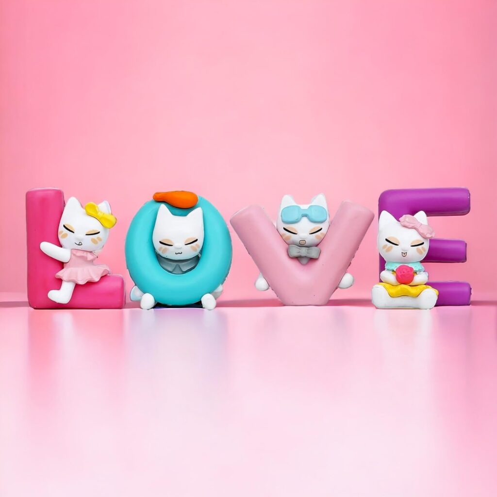 Multicolor LOVE alphabet cat dolls decorative resin showpiece for home décor