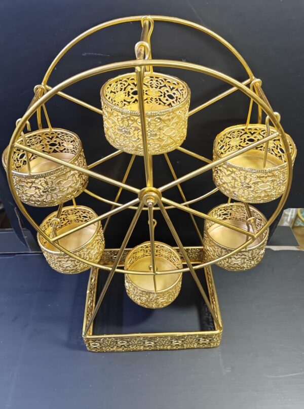 Metal Ferris wheel cupcake holder in gold for party decoration