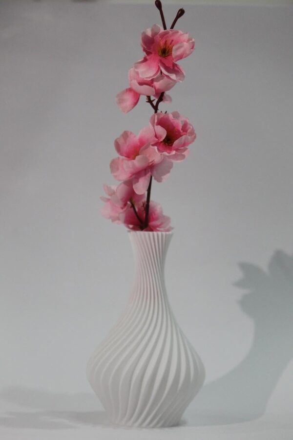 Decorative ribbed flower vase for modern home décor