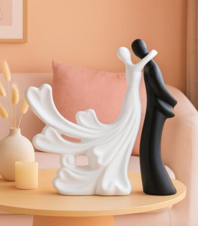 Romantic Hugging Couple Resin Figurine for Home Décor