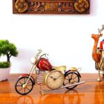 Handpainted metal bicycle clock showpiece for tabletop décor